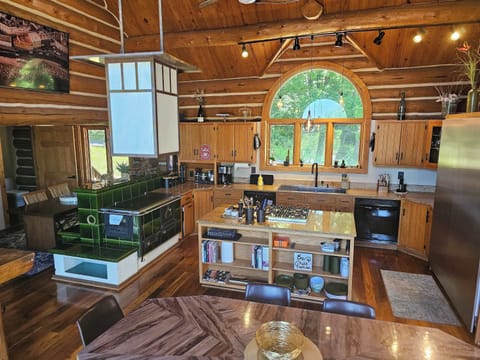 Plenty of room for multiple people to be in the kitchen working at once. 