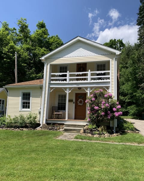 The Charming Thistle House will give you the perfect respite for your stay!