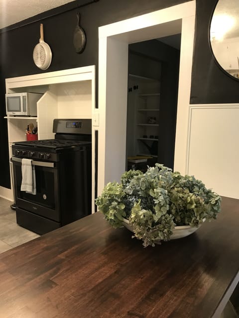 Beautiful kitchen with all you need to start your meals.