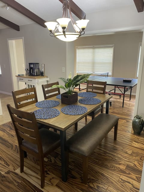 Dinning room with seating for 6