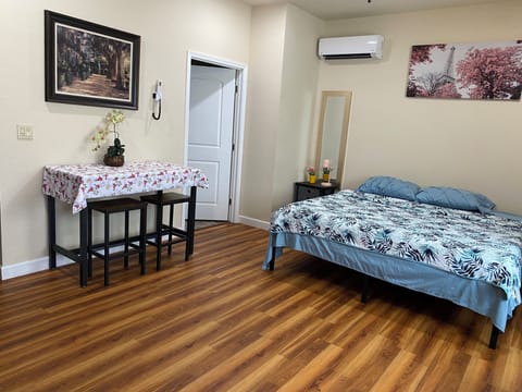 King bed
