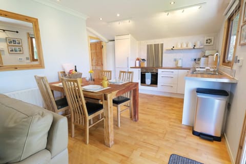 Merlins Cabin - 2 Bedroom - Blaen Cedi Farm (2760)