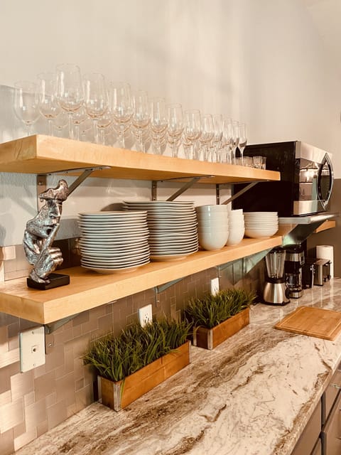 No need to wash dishes or glass ware each meal!! There are plenty! 🍽🍹🥛☕️