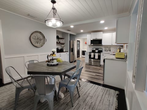 Full Kitchen with Dining Area