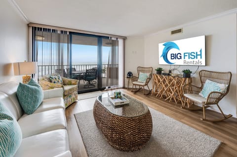 Amazing Living Room, Beautifully Decorated, Stunning Views🌊☀️
