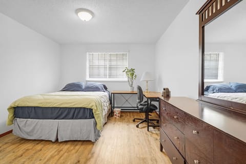 Queen bed with desk, chair, dresser, closet