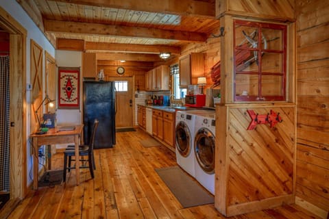 Full Kitchen with Fridge, Stove, Oven, Microwave and more!