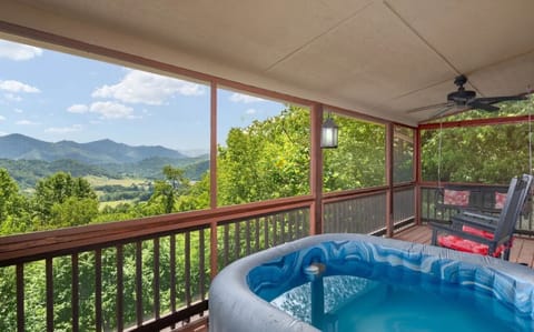 Welcome to Dee's Cozy Cottage with Mountain Views and Hot tub on large screened porch!