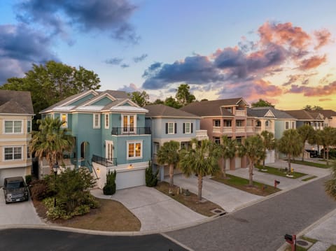 Beautiful gated cul de sac.