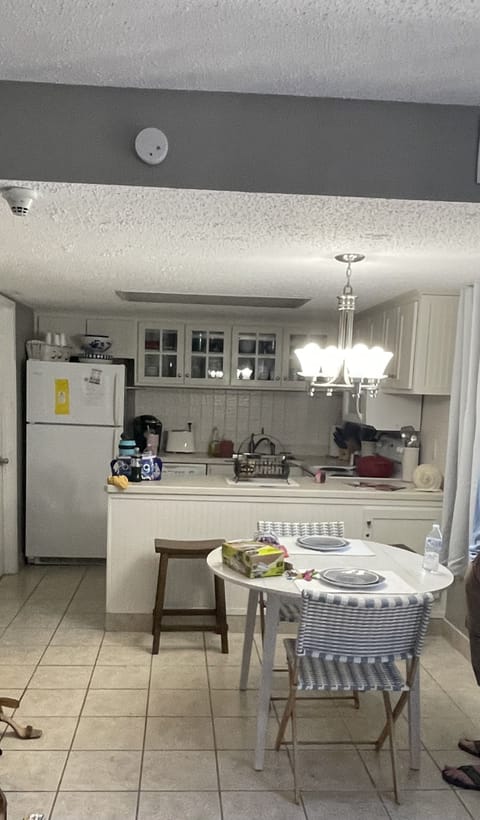 Kitchen with 2 bar stools and round dropleaf table and 2 chairs 