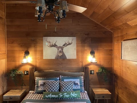 Queen size bedroom. Beautifully decorated and furnished.