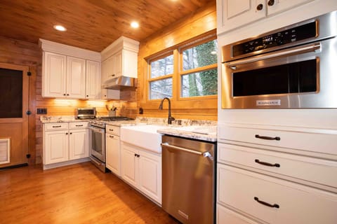 New Designer Kitchen with high-end appliances