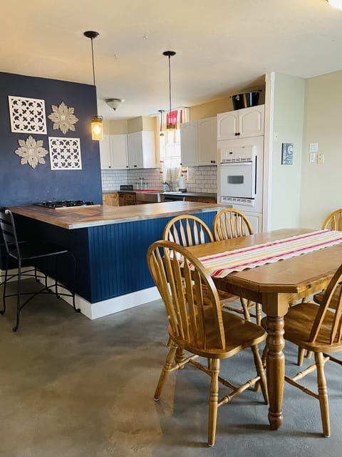 Kitchen and dining table