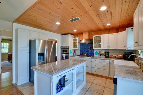 Kitchen | Cooking Basics | Dishware & Flatware Provided