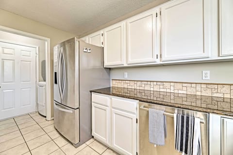 Kitchen | Blender | Toaster | Trash Bags/Paper Towels