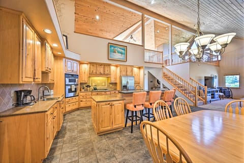 Buena Vista Vacation Rental | 4BR | 4.5BA | 3,400 Sq Ft | Stairs Required