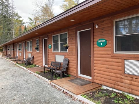 Exterior Cherry Lodge Rooms