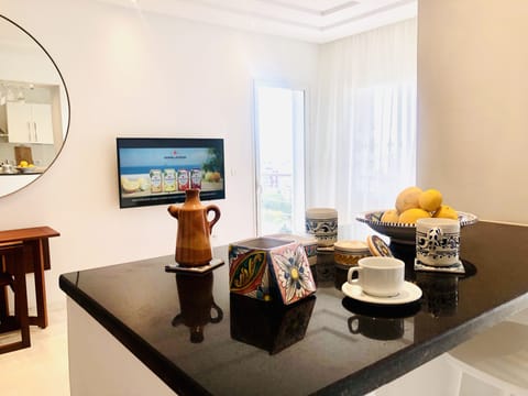 Take a nice breakfast or prepare an aperitif in the kitchen in front of the TV.