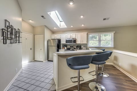 Kitchen | Cooking Basics | Breakfast Bar