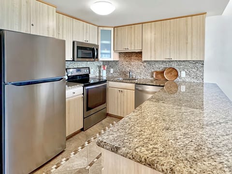 Stainless appliances, granite counters and super-well stocked!