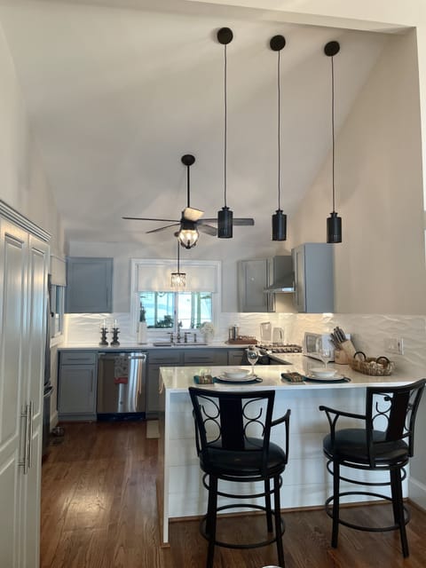 Breakfast Bar Eat In Kitchen 