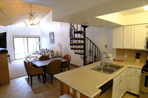 Kitchen & Dining Area