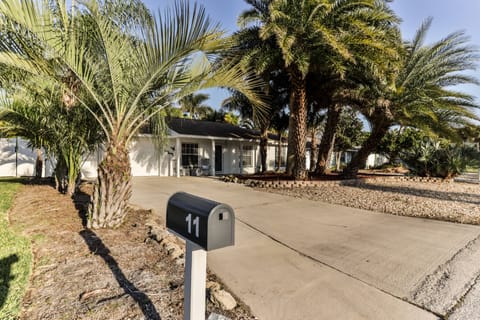 11 Palm Drive
Street View