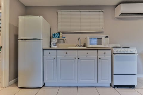 Mother-Daughter Unit: kitchen