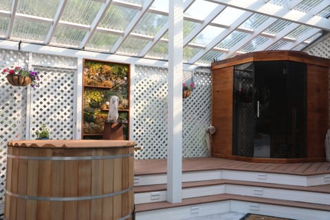 Cedar hot tub and sauna available for an extra daily fee, if booked in advance.