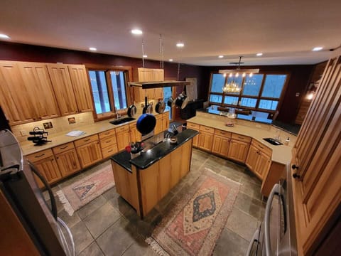 So much counter space and room!