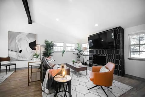 🏡New|Modern, Family, Traveler Home in Dallas 💕 House in Farmers Branch