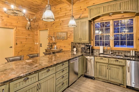 Kitchen | Fully Equipped | Drip & Keurig Coffee Makers | Blender