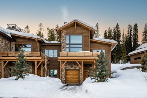 Lodgeside 4A, Exterior