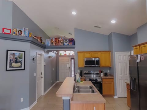 KITCHEN / DINNING (1)