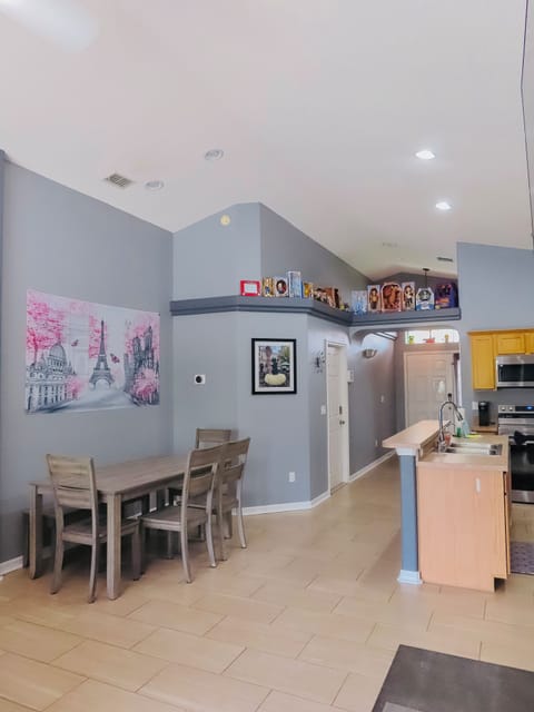 KITCHEN / DINNING (2)