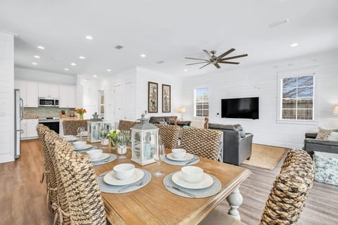 Dining table seating for 10