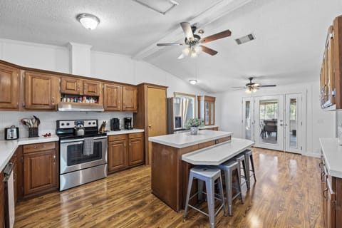 Newly Remodeled Kitchen (2)