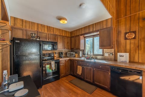 The well stocked, cheerful kitchen has everything you will need to cook your favorite meals.