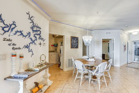 Dining Area | Dishware & Flatware Provided