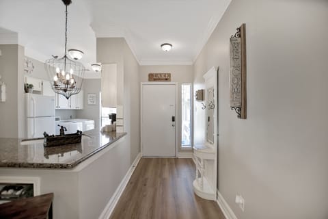 Upscale Escape on Lake Conroe in April Sound! “On Lake Time” 3-2 on First Floor! Apartment in Lake Conroe