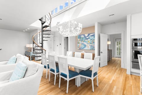 ADJACENT DINING FOR EIGHT NEXT TO LIVING