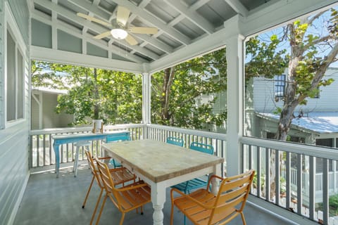 UPSTAIRS PORCH W/OUTDOOR DINING & BAR AREA