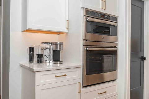 Double ovens and coffee station