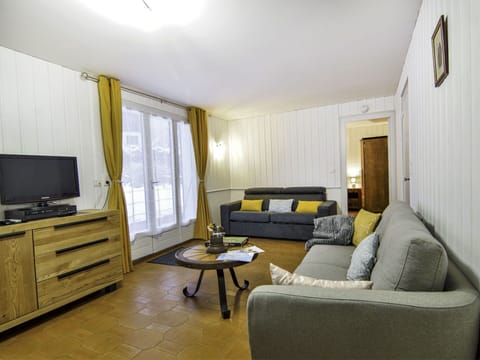Furniture, Property, Couch, Table, Picture Frame, Building, Comfort, Television, Cabinetry, Interior Design