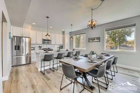 - Bright and modern kitchen with quartz counters and stainless steel appliances throughout
- Oversized dining table seats 8 comfortably for meals, games, or group gatherings
- Pendant lights and clean lines elevate this social hub of the home