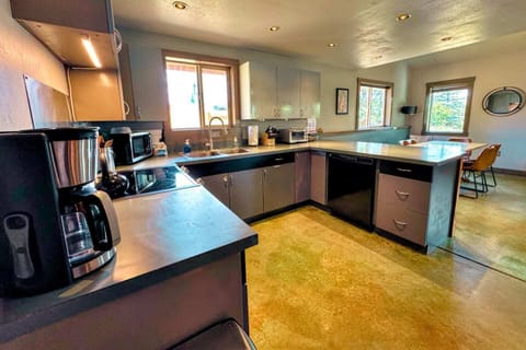 This kitchen has everything you need to whip up a meal for the whole group.