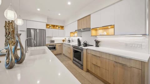 Kitchen - Oversized Refrigerator - Dishwasher - Oven - &amp; Large Gas Stove