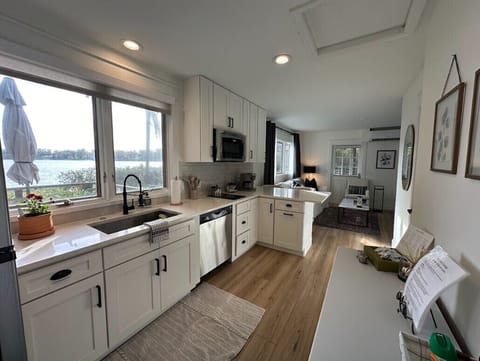 coffee, creamer, tea, water, sugar, condiments, spices, oils provided