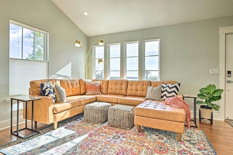 Fredericksburg Vacation Rental | 2BR | 1BA | 900 Sq Ft | Entry Stairs Required