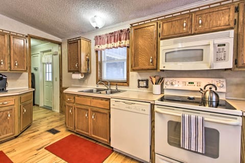 Kitchen | Microwave | Keurig Coffee Maker